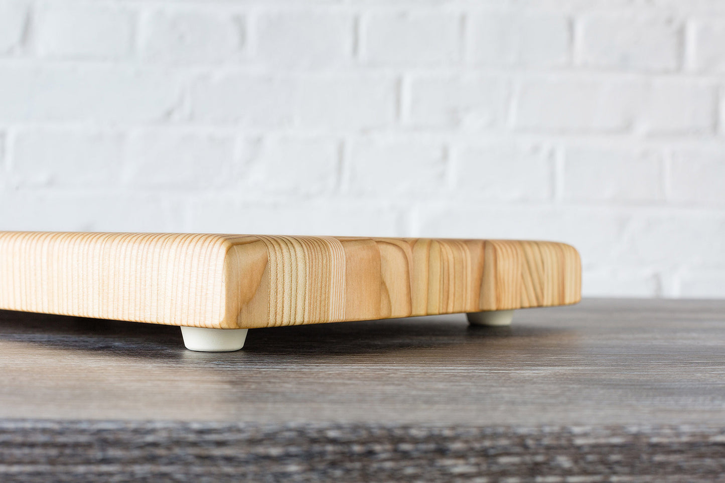 Larch Wood Cutting Board One-Hand - Large