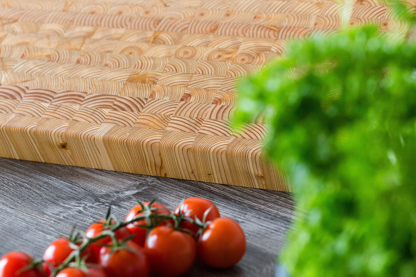 Larch Wood Cutting Board One-Hand - Large
