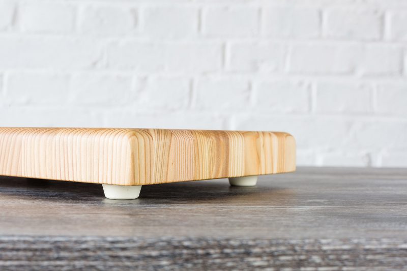 Larch Wood Cutting Board One-Hand -Small