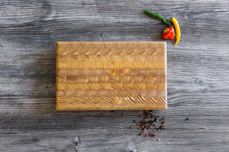 Larch Wood Cutting Board One-Hand -Small