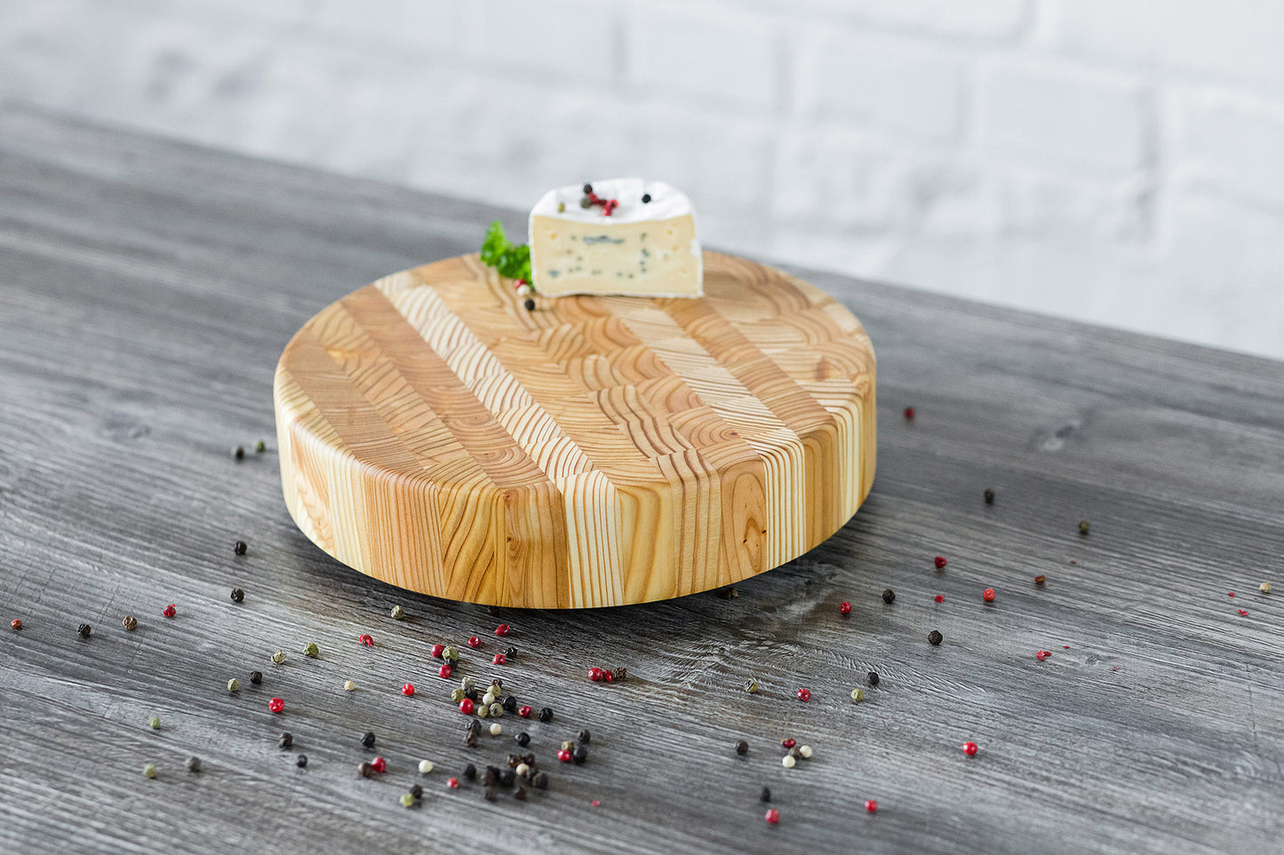 Larch Wood Cutting Cheese Board Round